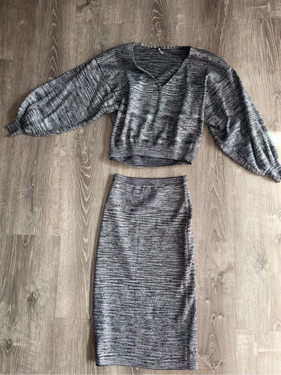 Free People Dresses & Skirts - Free People Black & Gray Marled Knit Midi Skirt and top
